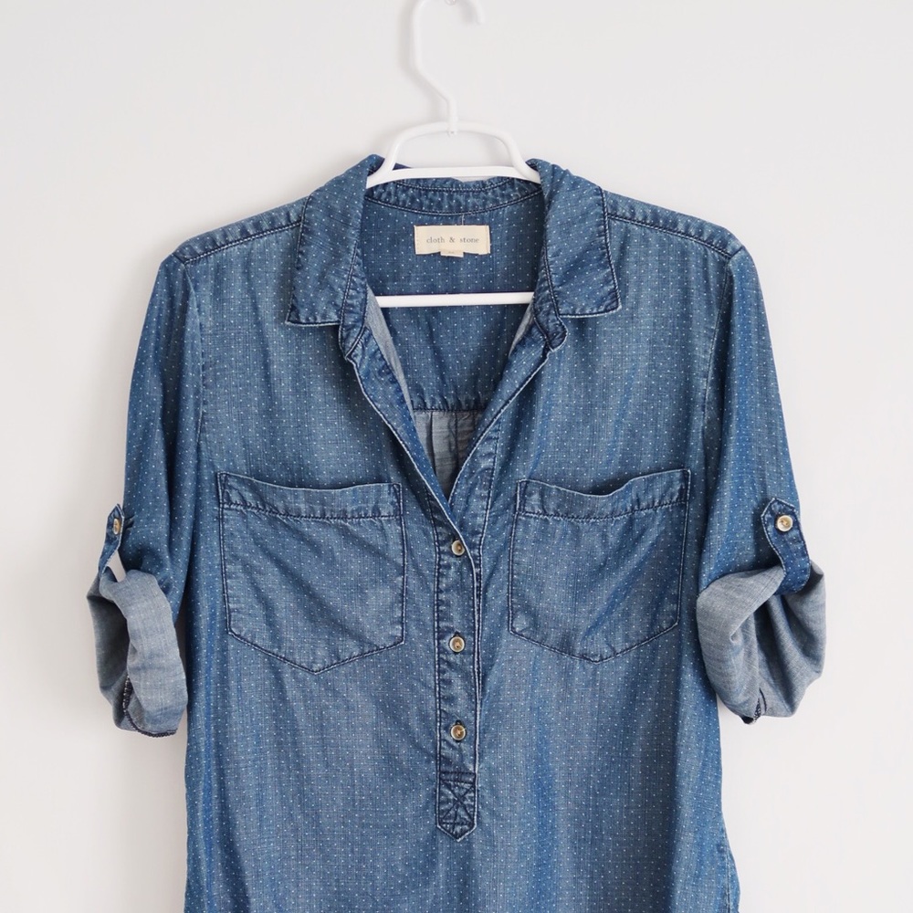 ✨SOLD✨Polka Dot Chambray Button Down